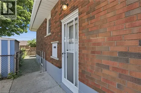18 Pleasant Avenue Stoney Creek ON L8G 2L2