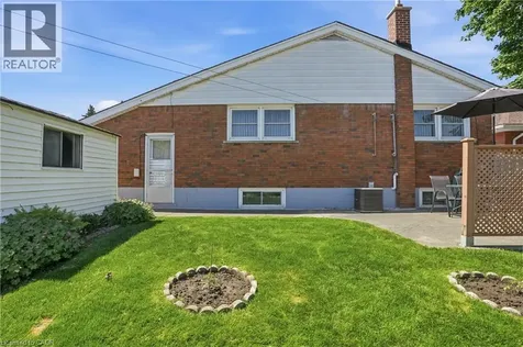 18 Pleasant Avenue Stoney Creek ON L8G 2L2
