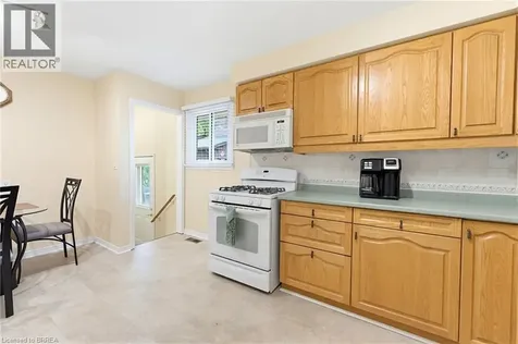 28 Ridgewood Drive Brantford ON N3R 1A3