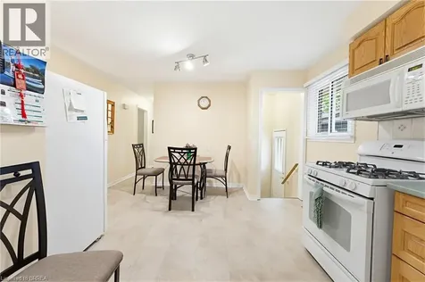 28 Ridgewood Drive Brantford ON N3R 1A3