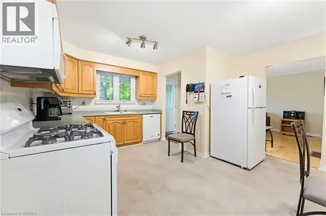 28 Ridgewood Drive Brantford ON N3R 1A3