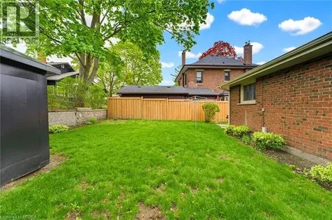 28 Ridgewood Drive Brantford ON N3R 1A3