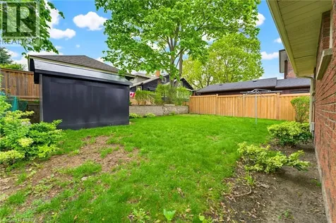 28 Ridgewood Drive Brantford ON N3R 1A3