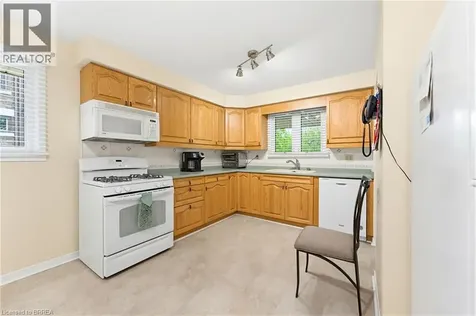 28 Ridgewood Drive Brantford ON N3R 1A3