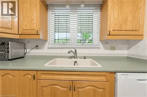 28 Ridgewood Drive Brantford ON N3R 1A3