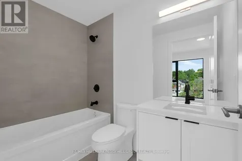 185 Dunlop Street East Barrie (lakeshore) ON L4M 0L7
