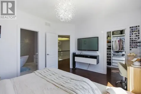 699 Ballycastle Crescent Ottawa ON K1X 0A4