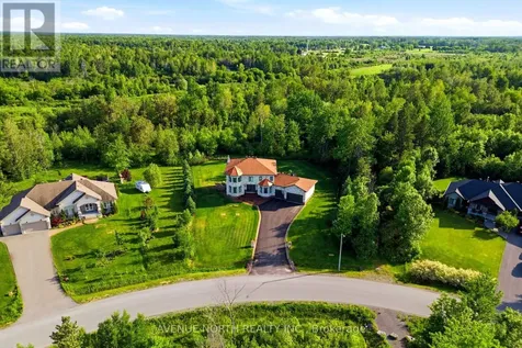 699 Ballycastle Crescent Ottawa ON K1X 0A4