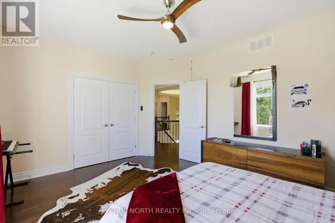 699 Ballycastle Crescent Ottawa ON K1X 0A4