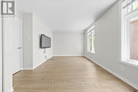 72 Greenfield Avenue Ottawa ON K1S 0X7