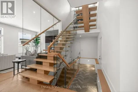 102 Granton Avenue Ottawa ON K2G 1X5