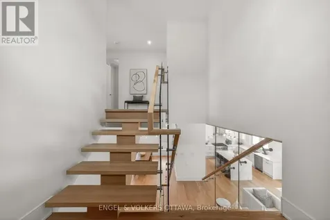 102 Granton Avenue Ottawa ON K2G 1X5