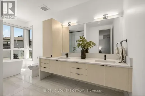 102 Granton Avenue Ottawa ON K2G 1X5