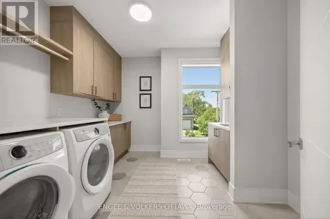 102 Granton Avenue Ottawa ON K2G 1X5