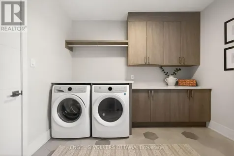 102 Granton Avenue Ottawa ON K2G 1X5