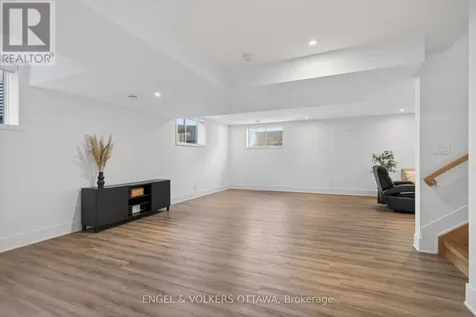 102 Granton Avenue Ottawa ON K2G 1X5