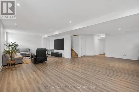 102 Granton Avenue Ottawa ON K2G 1X5
