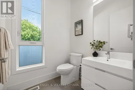 102 Granton Avenue Ottawa ON K2G 1X5