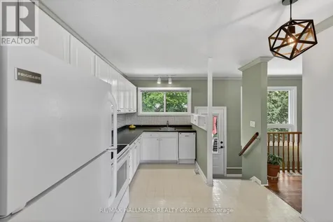 53 Farlane Boulevard Ottawa ON K2E 5H3