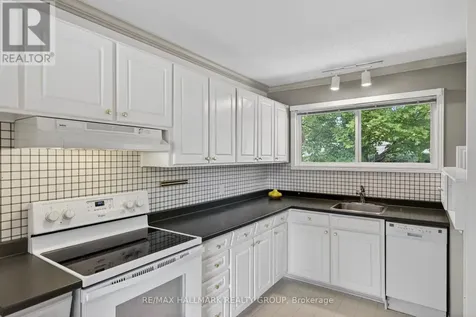 53 Farlane Boulevard Ottawa ON K2E 5H3