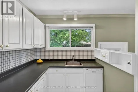 53 Farlane Boulevard Ottawa ON K2E 5H3