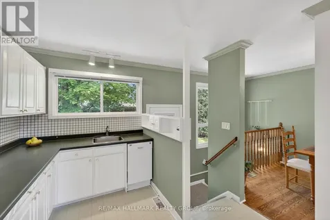 53 Farlane Boulevard Ottawa ON K2E 5H3