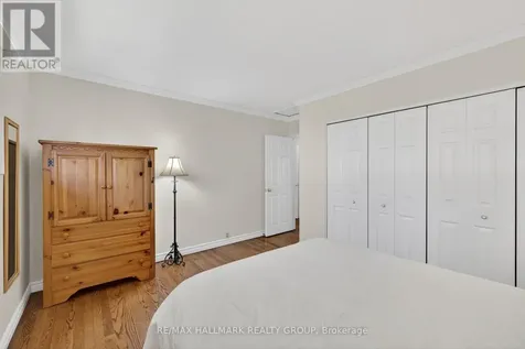 53 Farlane Boulevard Ottawa ON K2E 5H3
