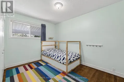 53 Farlane Boulevard Ottawa ON K2E 5H3