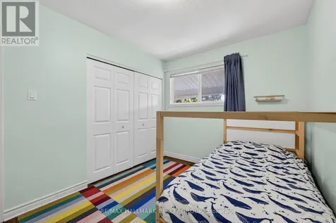 53 Farlane Boulevard Ottawa ON K2E 5H3