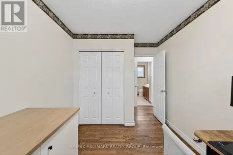 53 Farlane Boulevard Ottawa ON K2E 5H3