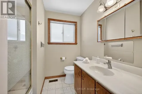 53 Farlane Boulevard Ottawa ON K2E 5H3