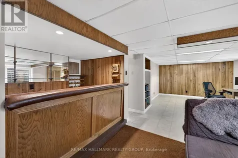 53 Farlane Boulevard Ottawa ON K2E 5H3