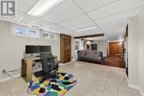 53 Farlane Boulevard Ottawa ON K2E 5H3