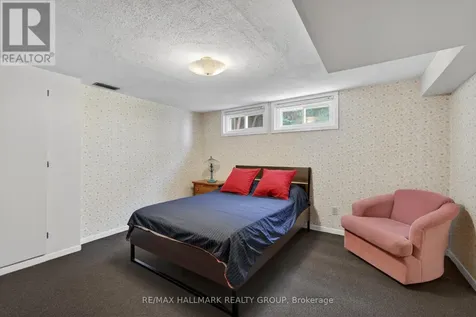 53 Farlane Boulevard Ottawa ON K2E 5H3