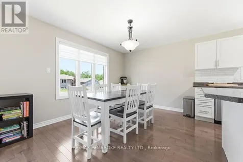 74 Oak Avenue Petawawa ON K8H 0B5