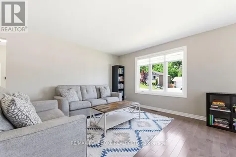 74 Oak Avenue Petawawa ON K8H 0B5