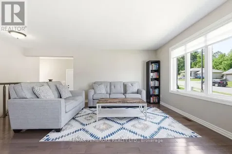 74 Oak Avenue Petawawa ON K8H 0B5