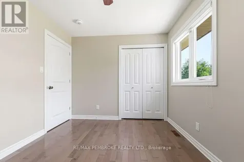 74 Oak Avenue Petawawa ON K8H 0B5