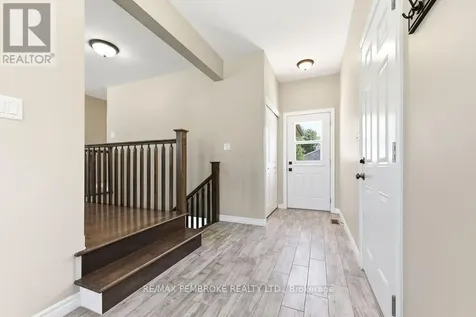 74 Oak Avenue Petawawa ON K8H 0B5