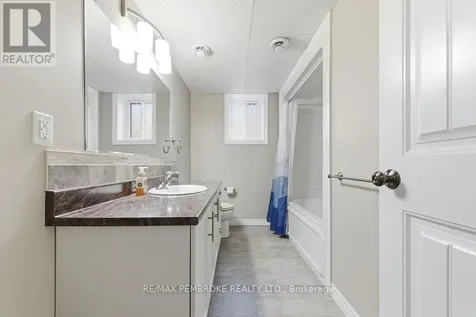 74 Oak Avenue Petawawa ON K8H 0B5