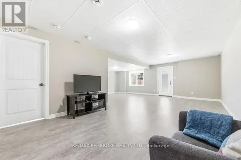 74 Oak Avenue Petawawa ON K8H 0B5