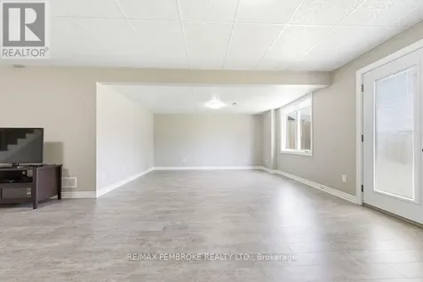 74 Oak Avenue Petawawa ON K8H 0B5