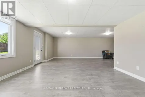 74 Oak Avenue Petawawa ON K8H 0B5