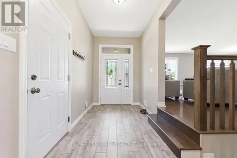 74 Oak Avenue Petawawa ON K8H 0B5