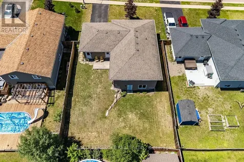 74 Oak Avenue Petawawa ON K8H 0B5