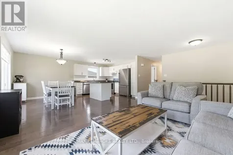 74 Oak Avenue Petawawa ON K8H 0B5