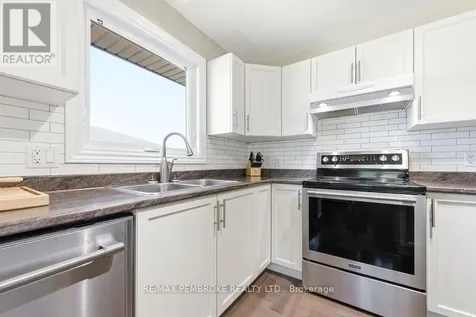 74 Oak Avenue Petawawa ON K8H 0B5