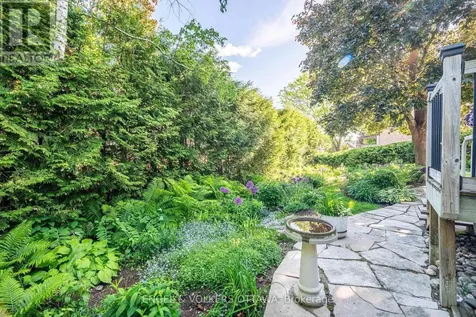30 Huntings End Avenue Ottawa ON K2M 1R3