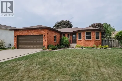 286 Cherrywood Kingsville ON N9Y 3R4