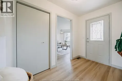 286 Cherrywood Kingsville ON N9Y 3R4